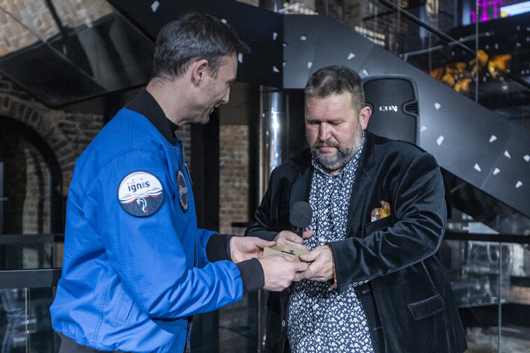 Bursztyn wrócil z kosmosu, fot  Piotr Wittman, mat  gdansk pl (1)