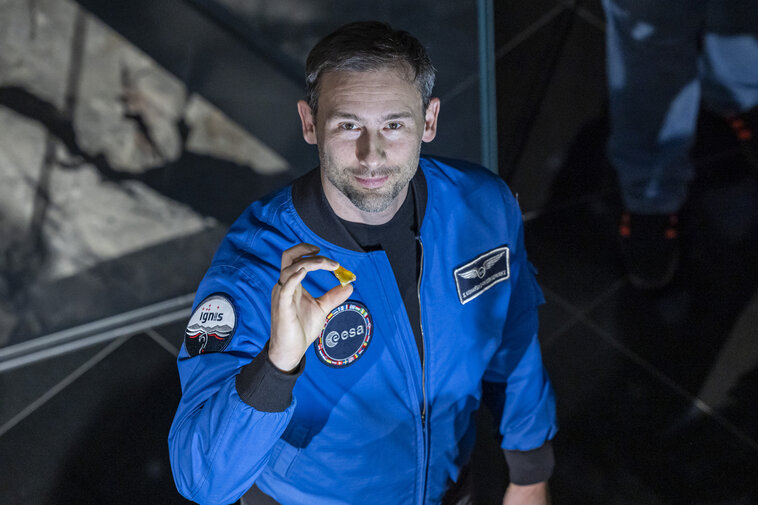 Bursztyn wrócil z kosmosu, fot  Piotr Wittman, mat  gdansk pl (2)