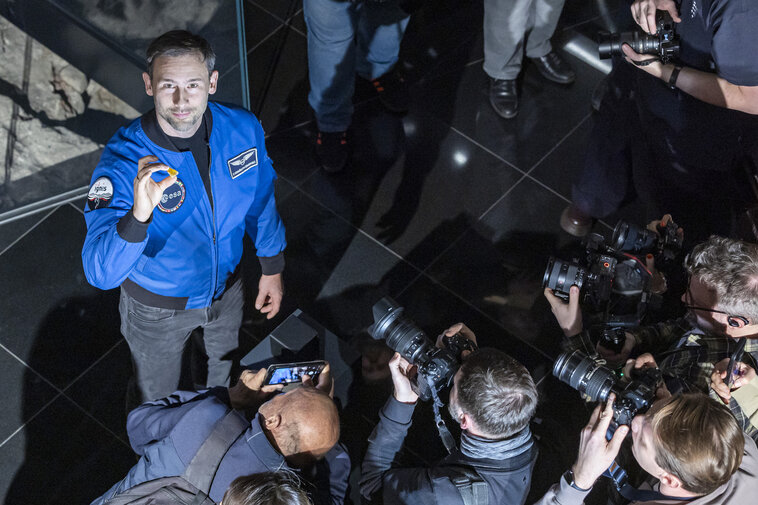 Bursztyn wrócil z kosmosu, fot  Piotr Wittman, mat  gdansk pl (3)