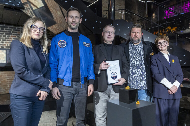 Bursztyn wrócil z kosmosu, fot  Piotr Wittman, mat  gdansk pl (5)