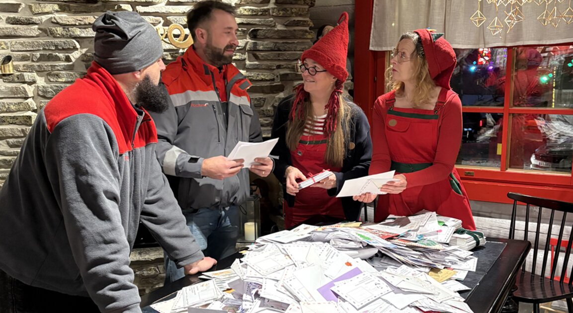 Udało się! Niezwykły transport Poczty Polskiej z listami dzieci dotarł do św. Mikołaja