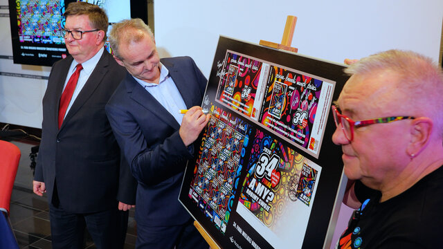 Prezentacja znaczka na 34. finał WOŚP 