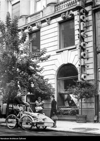 Cafe Adria_Narodowe Archiwum Cyfrowe.jpg