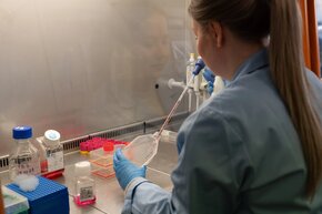 dr Justyna Tołpa_lab2.jpg