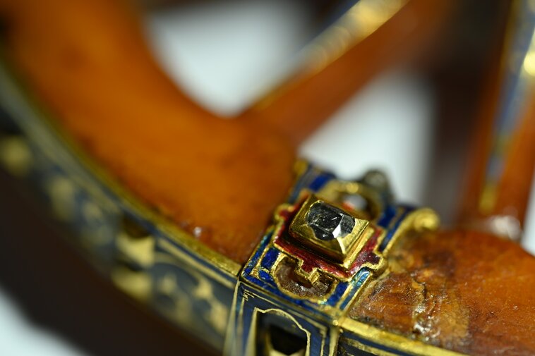 Detale eksponatu i zdobienia, fot  B  Kentzer, mat  Muzeum Gdańska  (1)