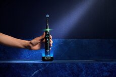 cc000486_oralbmajestic_b119u_001983_00_io10blackstandingcounterwcharger_0056_a02_green-jpg