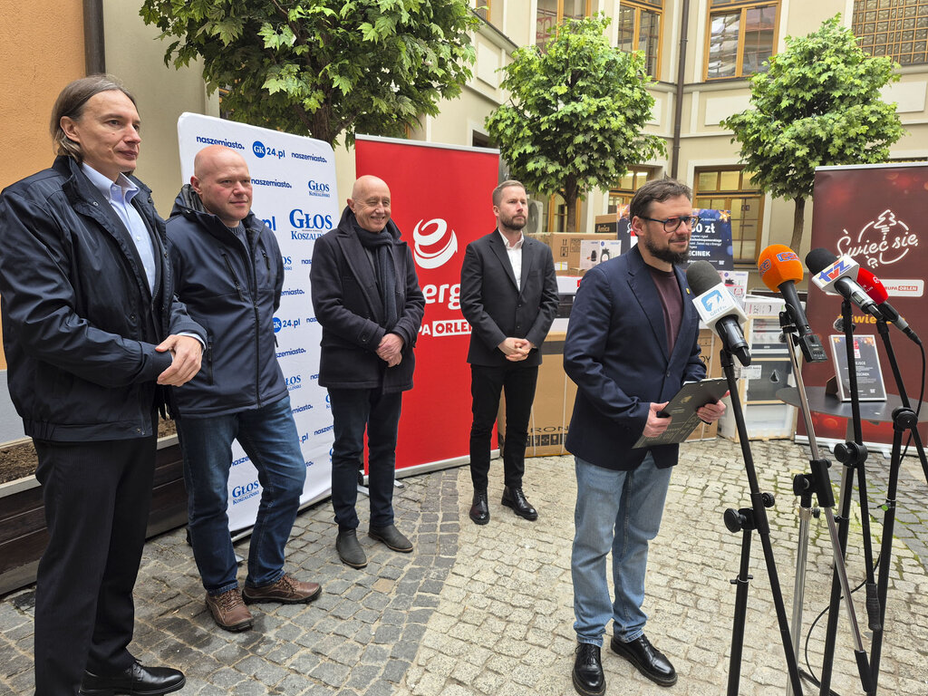 Wręczenie nagrody dla Szczecinka w ramach akcji „Świeć się z Energą”