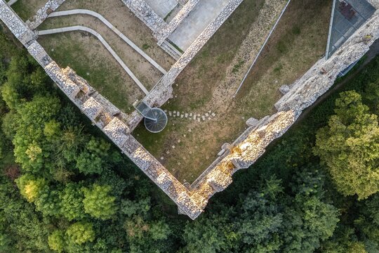 Marta-Ejsmont-3 zamek rabsztyn