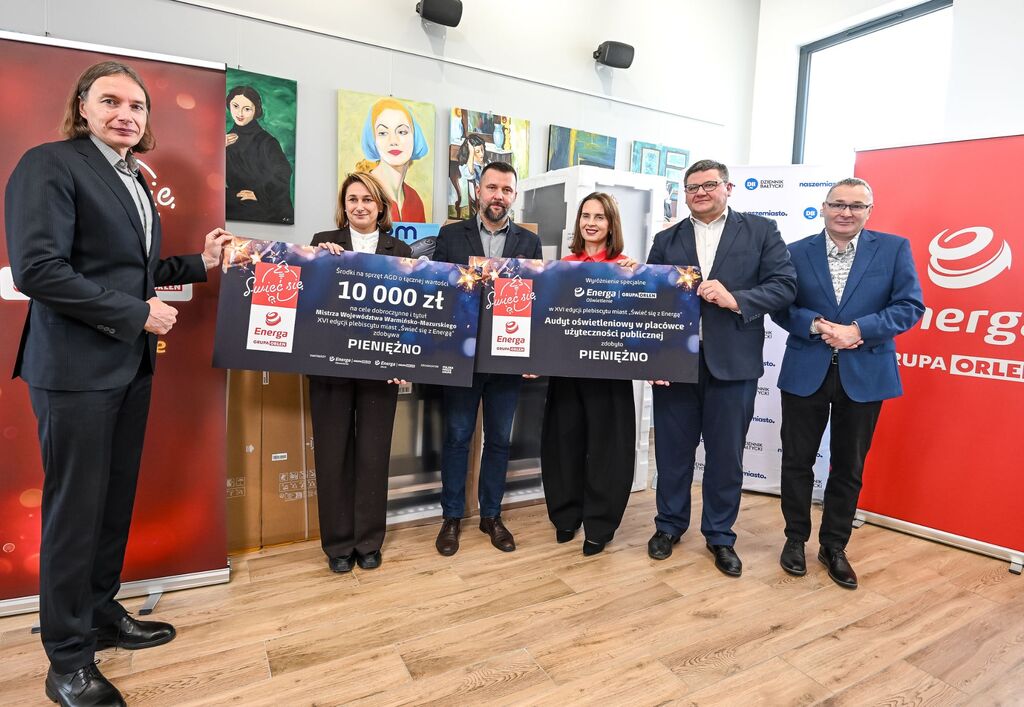 Przedstawiciele Energi i władz miasta podczas uroczystości