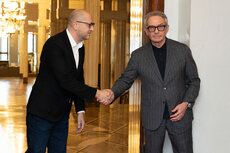 teatr_wielki_podanie-rak-cs-i-bk-jpg