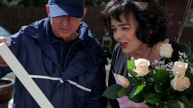 Listonosz wręczył Katarzynie Grocholi list powitalny 