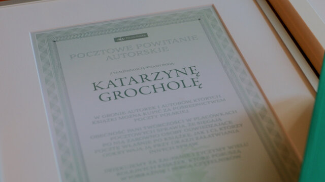 Listonosz wręczył Katarzynie Grocholi list powitalny 