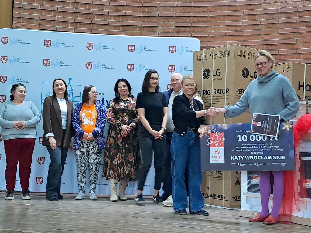 Wręczenie nagrody dla Kątów Wrocławskich w ramach akcji „Świeć się z Energą”