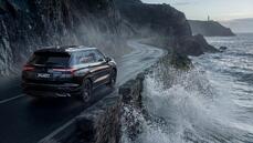 mitsubishi_2025_outlander_black_-_hero5_v03_proxy_mitsubishi-jpeg