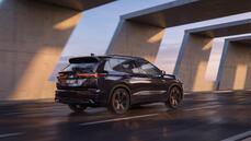 mitsubishi_2025_outlander_black_-_hero1_v02_proxy_mitsubishi-jpeg