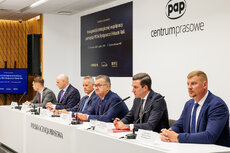 8_mou_pesa_hitachi_marcin_oliva_soto-jpg