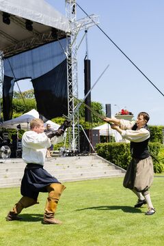 Piknik na dworze 2026 pokazy dawnych pojedynków fot  Zamek Królewski w Warszawie