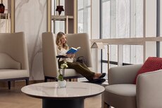 tobymitchell2026_emirates_munichlounge_quiet-zone-reading-horizontal_0872-w2_cropped-jpg
