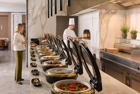 tobymitchell2026_emirates_munichlounge_bufet-moments-horizontal_1060-f2-rgb-copy.jpg