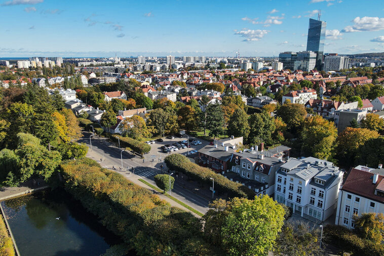 Oliwa widok z drona, fot  Piotr Wittman