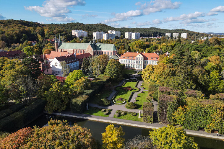 Pałac Opatów z lotu ptaka, fot  Piotr Wittman