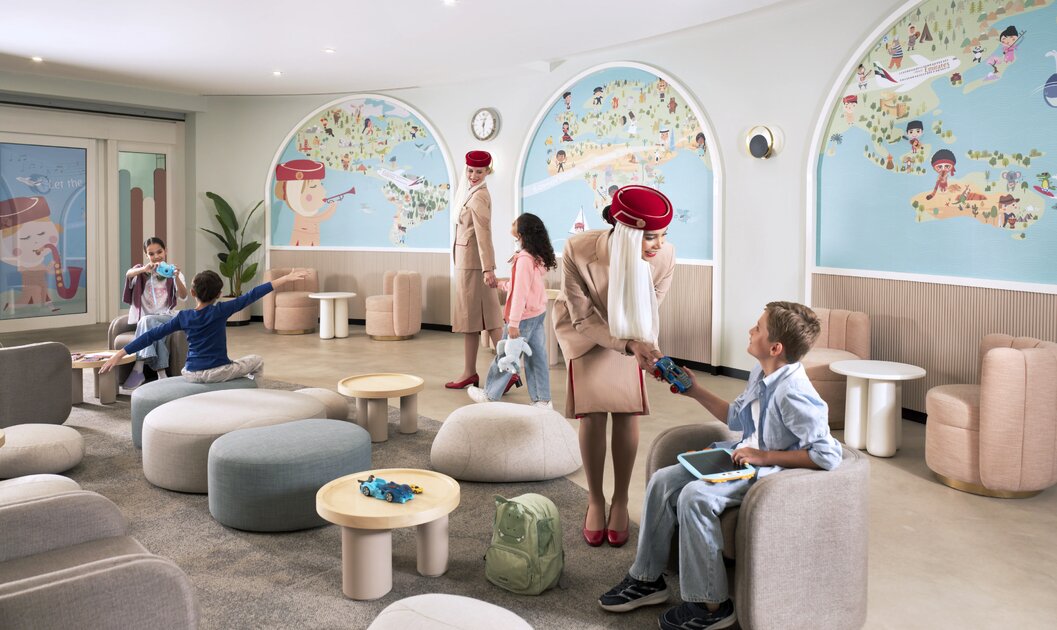 Wakacyjne podróże solo: Emirates przygotowuje się do przyjęcia 3500 młodych pasażerów
