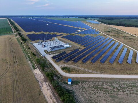 Farma PV Kotla na Dolnym Śląsku składa się z ponad 200 tys. paneli fotowoltaicznych