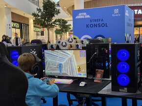 Strefa gamingowa podczas wydarzenia w Centrum Riviera.jpg