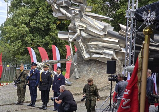 Uroczystości pod Pomnikiem Obrońców Poczty Polskiej w Gdańsku 