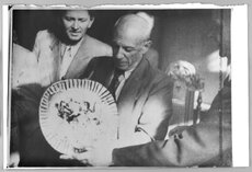 pablo-picasso-z-talerzem-pojedynek-centaurow-jpg