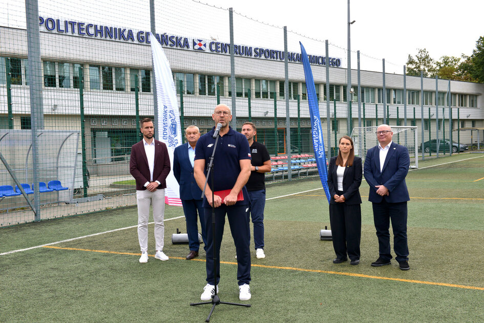Minister sportu przekazał środki na modernizację boiska piłkarskiego PG. Następna będzie hala?