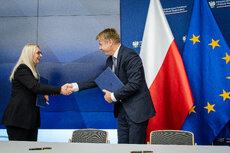 podpisanie-umowy-efi-2-jpg