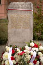 uroczystosc-17-wrzesnia-upamietniajaca-kazmierza-brokla-kustosza-zamku_zlozone-kwiaty_fot_tomekkaczor-002-jpg