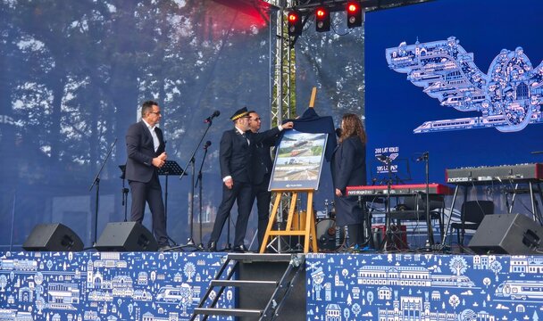 Prezentacja znaczka na 100-lecie PKP 
