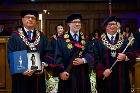 Od prawej: prof. Krzysztof Wilde, rektor PG, prof. Gregory Worrell oraz prof. Dariusz Mikielewicz, prorektor ds. nauki