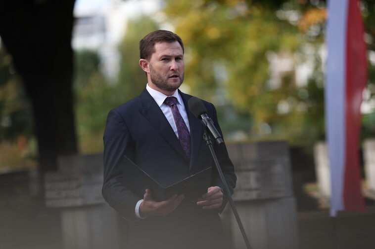 Uroczystości na Cmentarzu Ofiar Hitleryzmu, fot  D Paszlinski, www gdansk pl (3)