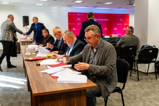 Zarząd Poczty Polskiej i organizacje związkowe podpisały nowy Zakładowy Układ Zbiorowy Pracy 