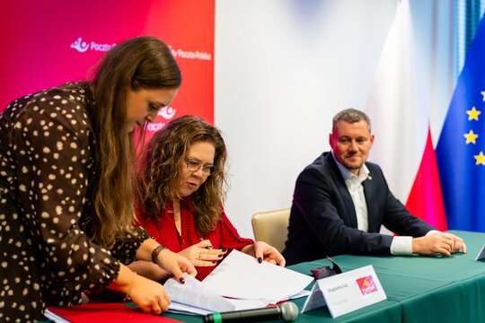 Zarząd Poczty Polskiej i organizacje związkowe podpisały nowy Zakładowy Układ Zbiorowy Pracy 
