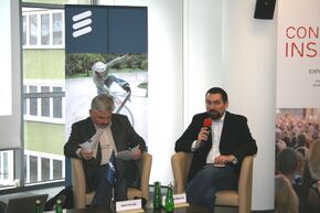 Od lewej siedzą: Edwin Bendyk - moderator, Collegium Civitas; dr Dominik Batorski - UW