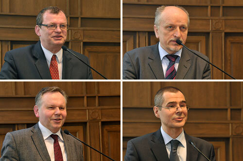 prorektorzy PG, od lewej: prorektor ds. kształcenia dr hab. inż. Marek Dzida, prof. nadzw., prorektor ds. rozwoju i jakości prof. dr hab. inż. Kazimierz Jakubiuk, prof. zw. PG, prorektor ds. nauki  prof. dr hab. Józef E. Sienkiewicz oraz prorektor ds. współpracy i innowacji dr hab. inż. Jacek Mąkinia, prof. nadzw. 