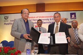 Ceremonia podpisania umowy między firmą Ericsson i Uniwersytetem