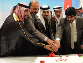 Kabul - cake cutting 3.jpg