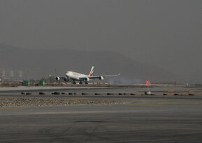 Kabul - EK 640 touches down 4.jpg