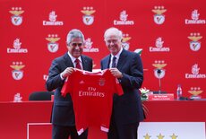 Sir-Tim-Clark_-President-Emirates-Airline-and-Mr.-Luis-Filipe-Vieira_-President-of-SL-Benfica-exchange-gifts-at-official-signing-of-the-new-three-year-deal[1].jpg