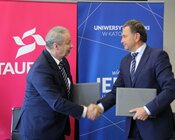 TAURON podpisał umowę ramową o współpracy - od lewej prof. zw. dr hab. Wiesław Banyś, rektor UŚ oraz