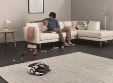 SAMSUNG vacuum3692_Lifestyle_Daughter_Dad_V1.jpg