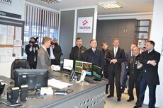 Prezydent w towarzystwie władz TAURONA zwiedził dyspozytornię ZG Sobieski.JPG