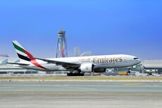 1-Emirates-777-200LR.jpg