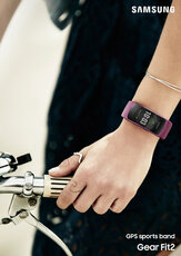 Gear Fit2 Lifestyle 1.jpg