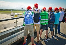 Plane-spotters-are-keen-to-capture-images-of-Vienna-A380-inaugural-aircraft.jpg